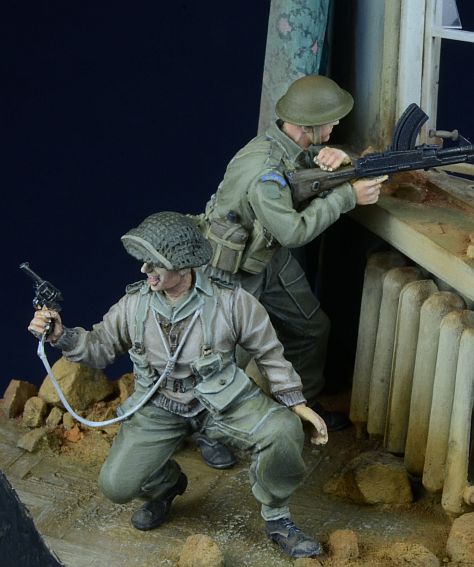 1/35 イギリス/イギリス連邦歩兵 戦闘中 2体セット 1943-45 - ウインドウを閉じる