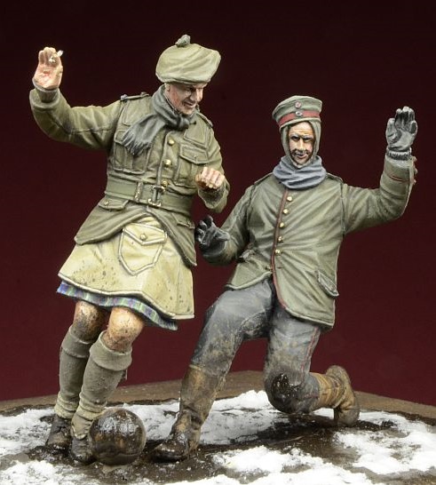 1/35 WWI サッカーをする英独兵士達 クリスマス休戦 1914 - ウインドウを閉じる