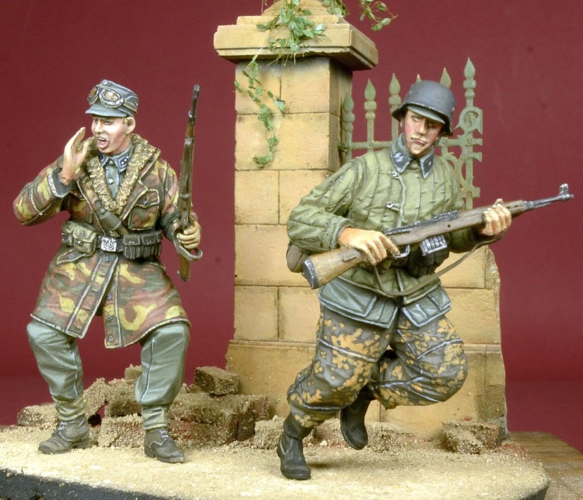 1/35 ドイツ SS 兵士 行動中 2体セット 1944-45